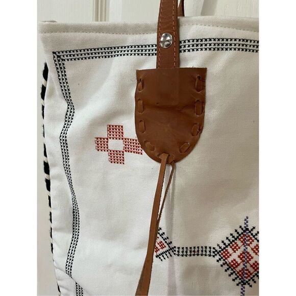 NWT Sole Society Embroidered Vertical Canvas Bag - Picture 3 of 11